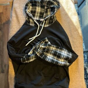 ROMWE Black Hoodie with Plaid Lining